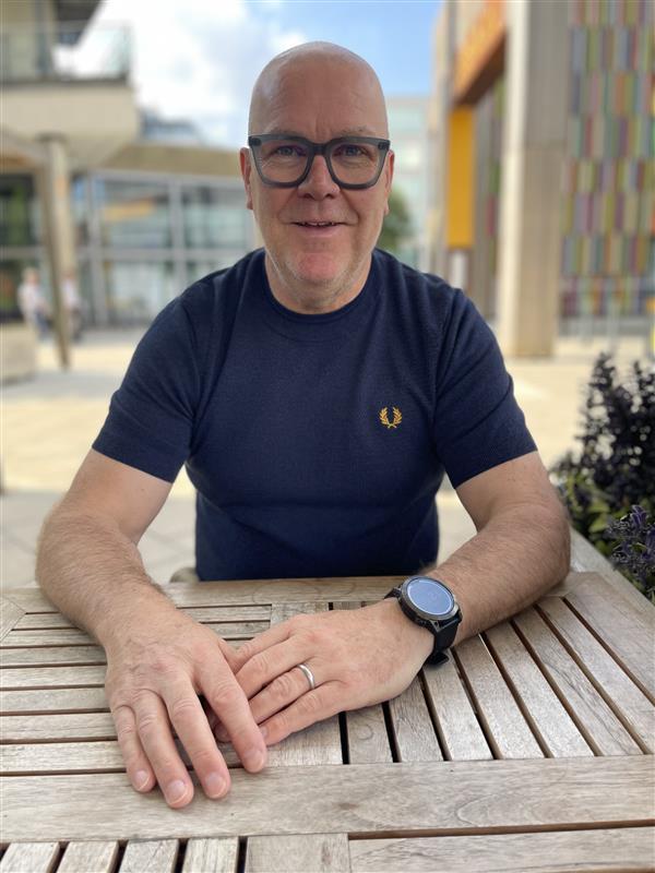 Dr Simon Davies